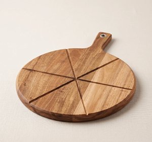 Planche à pizza ronde en bois d'acacia avec poignée, rainurée, pour 6 tranches, planche à découper, plateau de service pour charcuterie et fromages - Product Image 6