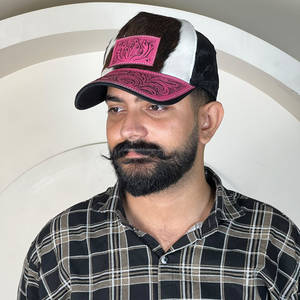 Gorra de Béisbol Unisex de Edición Limitada, Hecha a Mano, de Cuero Vacuno Repujado, con Visera Curva, Malla y Cierre a Presión, Gorra Deportiva Tipo Trucker - Product Image 2