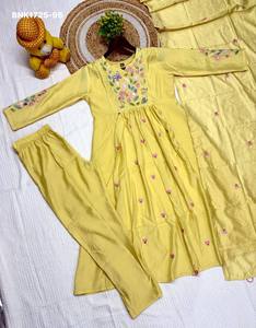 Kurti-pantalon et dupatta longs en soie Chanderi de qualité supérieure avec encolure et motifs brodés dispersés, style A-line - Exportateur indien - Product Image 3