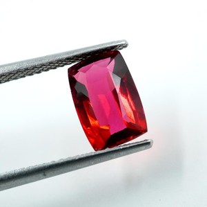 พลอยมรกตปลูกในห้องปฏิบัติการสีแดง: เบาะตัด1.65 CT, 9x6x4MM - Product Image 4