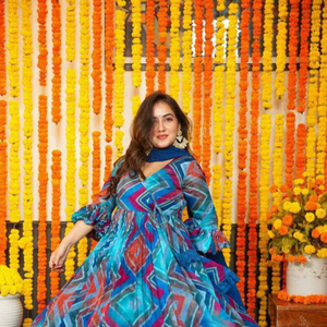 Vestido Anarkali de chifón para fiesta, diseño de diseñador, con estampado digital y encaje elegante, con falda y dupatta de chifón. - Product Image 1