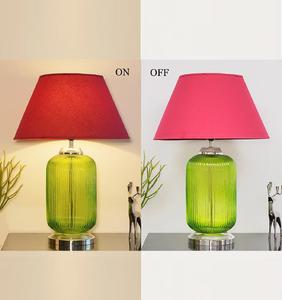 Lampe de table moderne en verre vert avec abat-jour en tissu rouge E26 LED Lumière blanche chaude douce pour la décoration du salon - Product Image 3