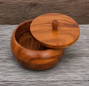 Bol à gratin en bois artisanal avec couvercle, en bois naturel, pour servir, vaisselle de cuisine rustique - Product Image 1