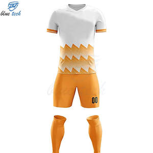 Ensemble d'uniformes de football personnalisés imprimés, maillot et short respirants à séchage rapide pour hommes, vente en gros pour équipes de football OEM - Product Image 1