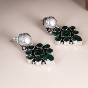 Pendientes de Plata Oxidada con Flores de Latón |   Pendientes Boho con Circonita Verde |   Joyería para Fiestas - Product Image 4