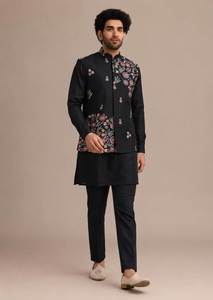 Ensemble Kurta et Pantalon en Soie pour Homme avec Veste Koti Brodée - Tenue Traditionnelle Festive pour Mariages et Célébrations - GX 359 DC - Product Image 3