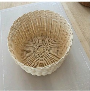 Bol à fruits élégant en rotin poli fait main avec un tressage aérien qui préserve la qualité et le style des fruits - Product Image 3