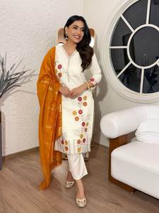 Ensemble Kurti en coton et soie Chanderi pour femme avec pantalon et dupatta, col en V, manches trois quarts, broderie, vente en gros, mode - Product Image 1