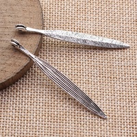 Breloque Feuille de Saule Fine 56x5.7x1.5mm en Alliage de Zinc Argent Vieilli avec Texture Veineuse pour Décoration de Napperons et Tissage de Attrape-rêves