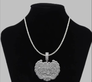 Collier pendentif le plus vendu, bijoux élégants et tendance pour femmes et hommes, pour fêtes, mariages, fiançailles et usage quotidien, disponible à la vente - Product Image 4