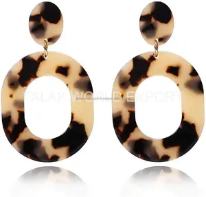 Pendientes de cuerno vintage Premium para mujer, últimos diseños de fiesta de los principales exportadores indios, pendientes de moda disponibles a granel de FWE - Product Image 4