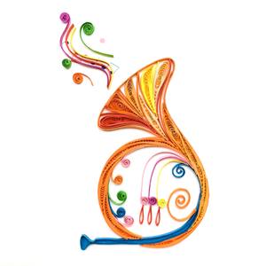 Carte en quilling sur le thème de la musique classique, instrument cor français, carte en quilling haut de gamme, cartes de vœux faites à la main pour les amateurs de musique - Product Image 1