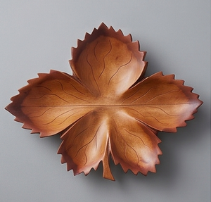 Elegante Plato de Servir de Madera con Forma de Hoja, Hecho a Mano, con Diseño de Patrón Vegetal Grabado, Vajilla Elegante para Servir la Cena y Postres - Product Image 1