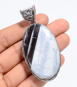 Pendentif en pierre précieuse naturelle fait main FE |   Pendentif en cristal d'agate Chevron |   Bijoux de guérison bohèmes plaqués argent certifiés IGI - Product Image 1