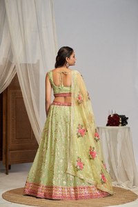 Robe ethnique en faux georgette vert clair, brodée et ornée de paillettes, pour femmes, pour Diwali, Eid, mariage, fête - Product Image 2