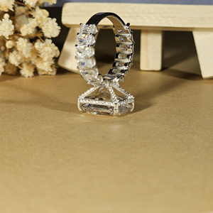 Bague en diamant de culture, coupe radiant, bague de fiançailles en or jaune 14 carats, bague de mariage, bague en diamant 8 carats - Product Image 4