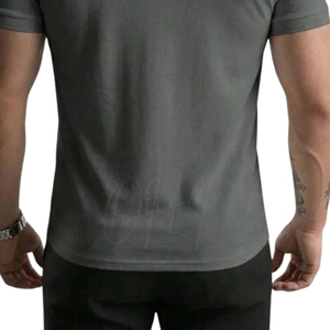 เสื้อยืดแขนสั้นผู้ชายสีเทาเข้มทรงโอเวอร์ไซส์ ผ้าถักลำลอง ลายมัดย้อม ระบายอากาศได้ดี ผ้าเจอร์ซีย์คอตตอน 100% - Product Image 4