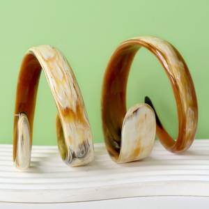 Pulsera de Cuerno de Búfalo Natural Hecha a Mano, Diseño Espiral Grueso, Brazalete Ancho, Estilo Boho, Regalo de Joyería de Cuerno - Product Image 4