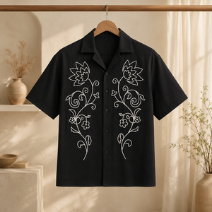 เสื้อเชิ้ตผู้ชายพรีเมียมสีดำ ผ้าฝ้ายปักลาย แขนสั้น คอคิวบา ลายดอกไม้สีขาว สไตล์ลำลอง - Product Image 2