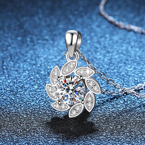 Collar con Colgante de Flor de Diamantes Plateados para Mujer, Corte Brillante Redondo, Color G, Diamantes Naturales de Estilo Clásico, Colgantes y Dijes - Product Image 4
