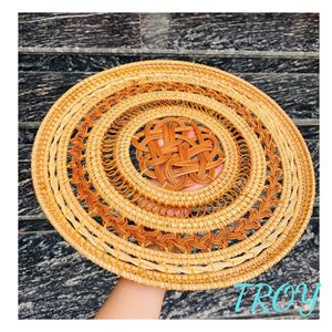 Plateau rond en rotin et bambou naturel tressé à la main de 38 cm, idéal pour la décoration rustique et l'agencement quotidien de la table. - Product Image 4