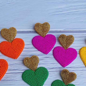 Boucles d'oreilles pendantes classiques rouges faites à la main avec broderie de sequins, bijoux de mode pour femmes par MD HANDICRAFTS - Product Image 3