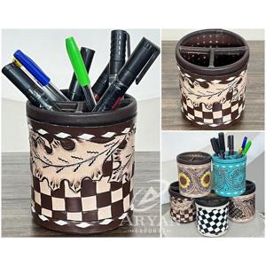 Nouveauté March Expo : Porte-stylo rond en cuir à motif damier, style occidental, fait main, organisateur de bureau, accessoire de bureau artisanal - Product Image 1