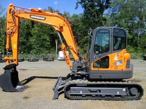 รถขุดรุ่น DX85R-3 ที่มีความต้องการสูง สำหรับงานขุดร่องระบายน้ำและการพัฒนาพื้นที่ - Product Image 3