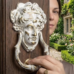 Timbre de puerta tradicional de hierro fundido con diseño griego mítico, duradero, impermeable y ecológico para uso en exteriores. - Product Image 1