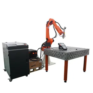 Macchina industriale della saldatura laser della fibra automatica del Robot 6 assi per produzione delle parti degli accessori delle automobili con il dispositivo ed il posizionatore
