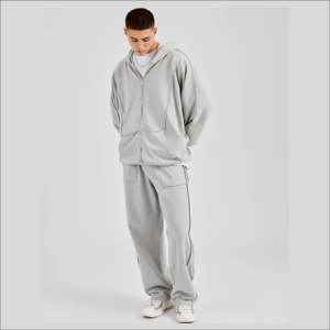 Survêtements amples zippés IOTA SPORTS pour hommes – Vente en gros, designs personnalisés, survêtements amples zippés unisexes tendance pour hommes – Fabrication - Product Image 3