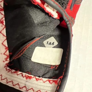 Gants de golf en maille respirante rouge et noir, antidérapants, unisexes, à enfiler, protection des mains pour le sport - Product Image 3