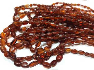 Cuentas de granate Hessonita natural de forma libre, pulidas y lisas, de 8 a 14 mm, vendidas por hebra de 8 pulgadas. - Product Image 3