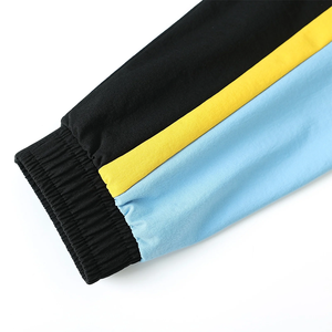 Nueva Chaqueta Cortavientos Ligera Personalizada de la Universidad del Sur en Contraste Negro y Azul Cielo para Uso en Fraternidades, Pedidos al por Mayor para el Campus - Product Image 4