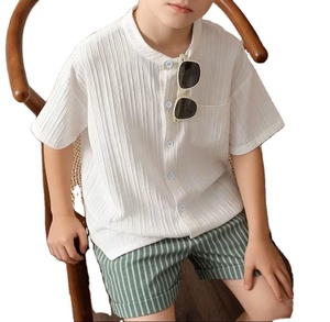 Ensemble décontracté printemps-été pour enfants, nouveau, confortable et élégant, avec T-shirt à rayures ondulées et short à rayures vertes à revers - Product Image 1