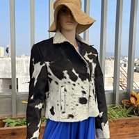 Chaqueta de Cuero de Vaca con Diseño de Pelo Natural Hecha a Mano Personalizada para Mujer, Chaqueta de Motociclista de Alta Calidad con Flecos de Inspiración Occidental