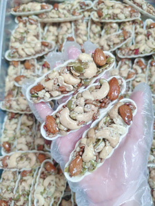 Gâteau aux noix séchées végétalien éco-responsable faible en glucides, fait main, aux noix mélangées, standard export, collation sucrée, produit phare - Product Image 2
