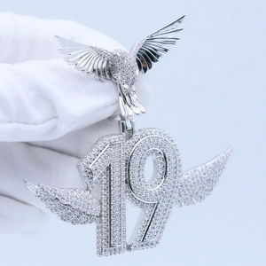 Pendentif Ailes d'Ange Personnalisé Numéro 19 en Argent 925 Plaqué Rhodium Effet Diamant Moissanite Tendance Hip Hop Mode - Product Image 6