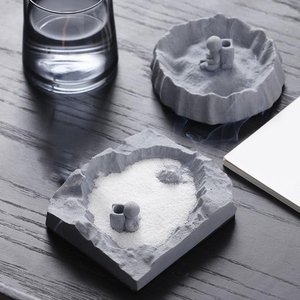 Cartoon <b>Astronaut</b> <b>Light</b> Gray Smokeless Aluminum Ashtray Novelty Decorative Tabletop Creative Design Durable Heat Resistant - Product Image 6