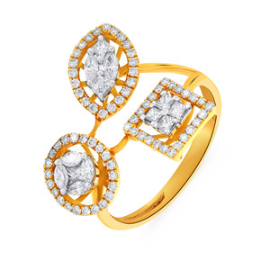 Anillo de Diamantes Versátil con Diseño Geométrico de Tres Piedras en Oro Amarillo Premium, Anillo de Cóctel con Halo de Diamantes y Corte Princesa - Product Image 1