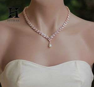 Collier tennis en or rose avec diamants de laboratoire taille marquise et pendentif perle, collier de mariage en chevron en V, bijoux - Product Image 6