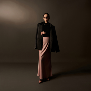 Nuevo Blazer Negro de Lana Tejida Transpirable con Cuello en V y Botón Único para Mujer, Bordado a Mano, Manga Larga, ODM OEM - Product Image 3