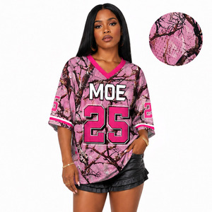 Camiseta de Fútbol Americano Unisex con Estampado de Camuflaje Rosa, Estilo Vintage, Hombros Caídos, Personalizable con Gráficos - Product Image 1