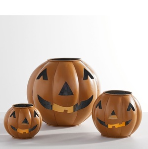Bougeoir minimaliste en fer métallique noir avec visage de citrouille pour décoration d'Halloween - Product Image 3