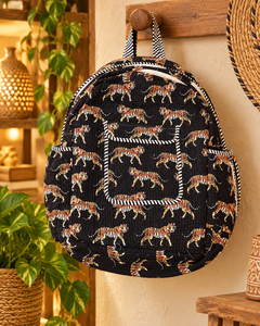 Elegante Mochila Negra Acolchada de Algodón con Estampado de Tigre Colorido, Bolso de Viaje Bohemio Hecho a Mano, Bolso Acolchado de Algodón Negro Hecho a Mano - Product Image 1
