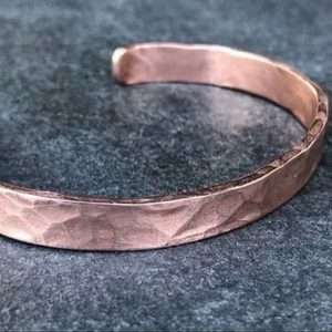 Bracelets en cuivre simples, design martelé, bracelet magnétique favorisant la circulation sanguine, bracelet de thérapie magnétique pour femmes et hommes - Product Image 1