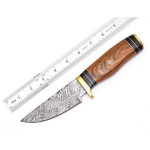 Cuchillo de punta caída hecho a mano de acero de Damasco con mango de madera y virola dorada para caza. Cuchillos de caza de acero de Damasco. - Product Image 6