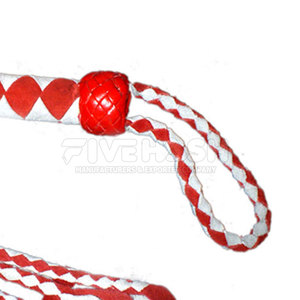 Flogger de Cuero Premium con Diseño de Tiras Flexibles y Agarre Equilibrado, Fácil de Usar - Product Image 4