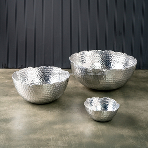 Cuenco de aluminio recién llegado con bordes rasgados para servir ensalada de frutas, gran oferta para todas las ocasiones de mesa en venta al por mayor - Product Image 1