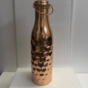 Botella de Cobre Portátil Premium con Anillo de Transporte, Recipiente de Agua 100% Cobre Puro, Patrón Geométrico Hexagonal, Termo de Viaje - Product Image 1